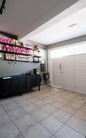 Casa à venda com 244m², 2 quartos e 2 vagasGaragem