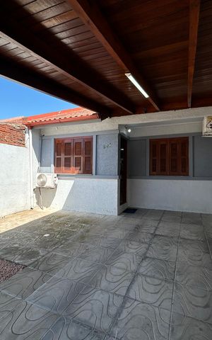 Casa à venda com 59m², 2 quartos e 2 vagas Casa à venda com 59m², 2 quartos e 2 vagasFachada