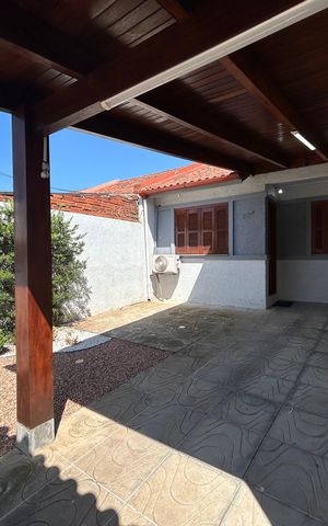 Casa à venda com 59m², 2 quartos e 2 vagas Casa à venda com 59m², 2 quartos e 2 vagasFachada