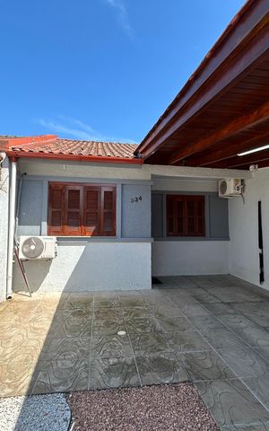 Casa à venda com 59m², 2 quartos e 2 vagas Casa à venda com 59m², 2 quartos e 2 vagasFachada