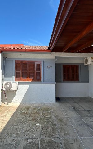 Casa à venda com 59m², 2 quartos e 2 vagas Casa à venda com 59m², 2 quartos e 2 vagasFachada
