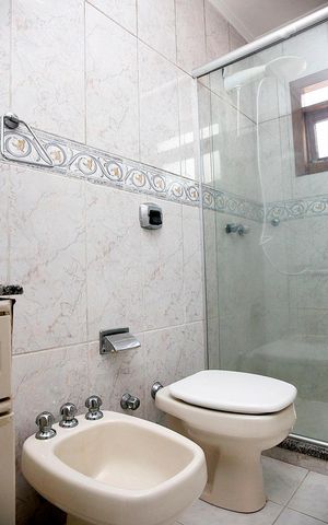 Casa à venda com 250m², 3 quartos e 3 vagasBanheiro 3