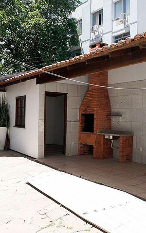 Casa à venda com 250m², 3 quartos e 3 vagasPátio