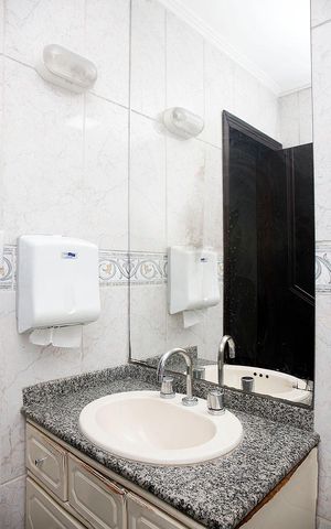 Casa à venda com 250m², 3 quartos e 3 vagasBanheiro 3