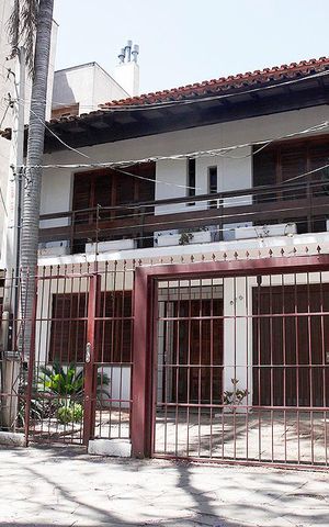 Casa à venda com 250m², 3 quartos e 3 vagasFachada