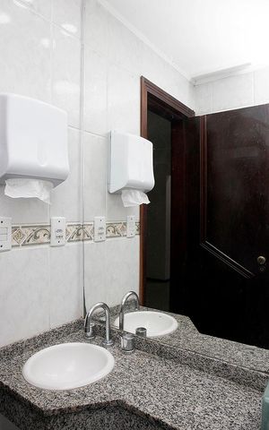 Casa à venda com 250m², 3 quartos e 3 vagasBanheiro 1 Lavabo