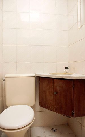 Casa à venda com 250m², 3 quartos e 3 vagasBanheiro 4 Lavabo
