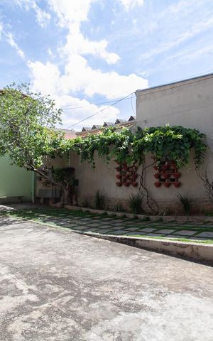 Casa à venda com 333m², 6 quartos e 4 vagas Casa à venda com 333m², 6 quartos e 4 vagasQuintal e Garagem