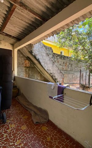 Casa à venda com 200m², 2 quartos e 3 vagas Casa à venda com 200m², 2 quartos e 3 vagasVaranda