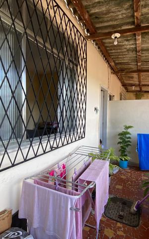 Casa à venda com 200m², 2 quartos e 3 vagas Casa à venda com 200m², 2 quartos e 3 vagasVaranda