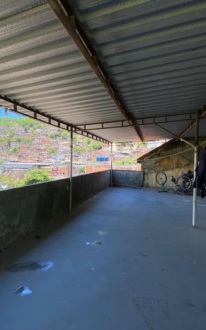 Casa à venda com 200m², 2 quartos e 3 vagas Casa à venda com 200m², 2 quartos e 3 vagasTerraço
