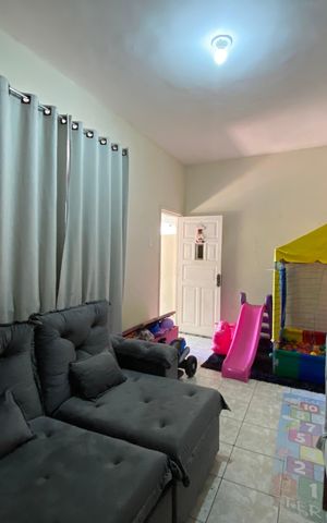 Casa à venda com 200m², 2 quartos e 3 vagas Casa à venda com 200m², 2 quartos e 3 vagasSala
