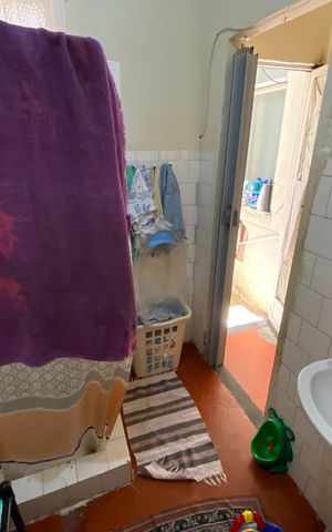 Casa à venda com 200m², 2 quartos e 3 vagas Casa à venda com 200m², 2 quartos e 3 vagasBanheiro