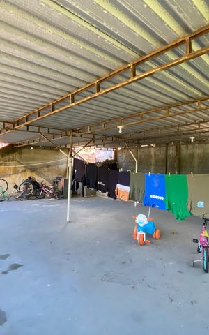 Casa à venda com 200m², 2 quartos e 3 vagas Casa à venda com 200m², 2 quartos e 3 vagasTerraço