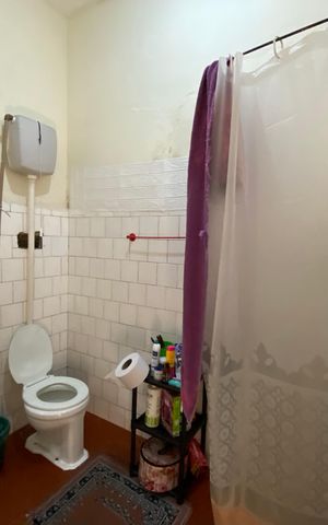 Casa à venda com 200m², 2 quartos e 3 vagas Casa à venda com 200m², 2 quartos e 3 vagasBanheiro