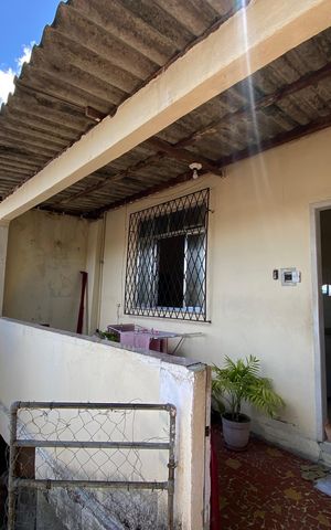 Casa à venda com 200m², 2 quartos e 3 vagas Casa à venda com 200m², 2 quartos e 3 vagasFrente da casa