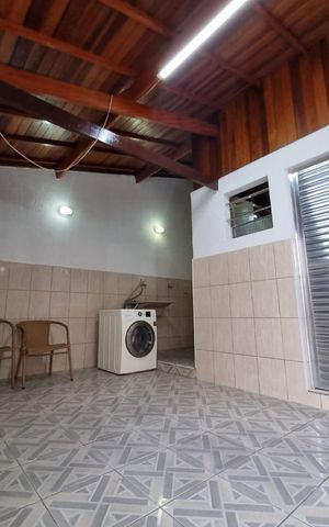 Casa à venda com 240m², 4 quartos e 5 vagas Casa à venda com 240m², 4 quartos e 5 vagasÁrea de Serviço