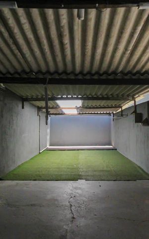 Casa à venda com 240m², 4 quartos e 5 vagas Casa à venda com 240m², 4 quartos e 5 vagasQuintal