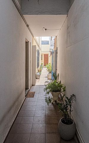 Casa à venda com 160m², 4 quartos e 2 vagas Casa à venda com 160m², 4 quartos e 2 vagascorredor lateral e hall de entrada_1