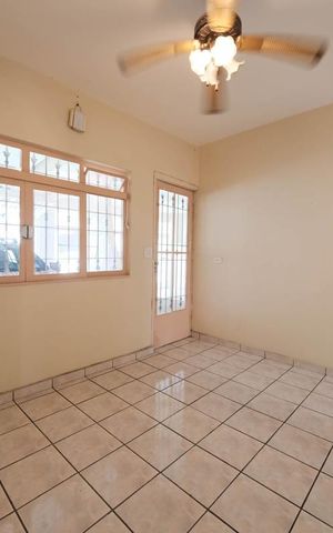 Casa à venda com 250m², 8 quartos e sem vagaSala