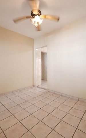Casa à venda com 250m², 8 quartos e sem vagaSala