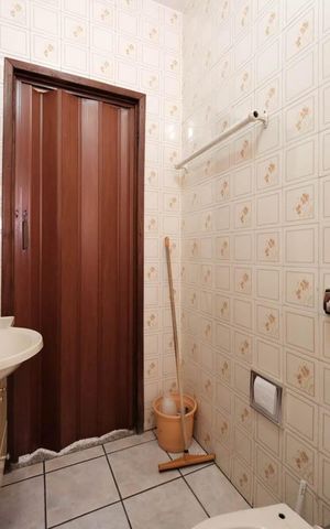Casa à venda com 250m², 8 quartos e sem vagaBanheiro