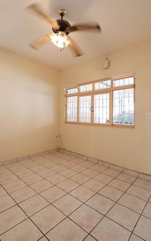 Casa à venda com 250m², 8 quartos e sem vagaSala