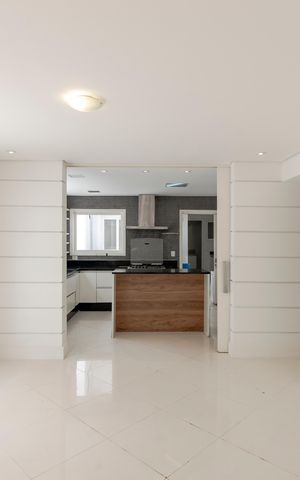 Casa à venda com 197m², 3 quartos e 2 vagas Casa à venda com 197m², 3 quartos e 2 vagasSala