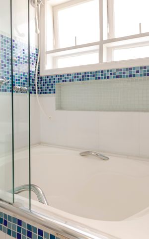 Casa à venda com 197m², 3 quartos e 2 vagas Casa à venda com 197m², 3 quartos e 2 vagasBanheiro da Suíte 2