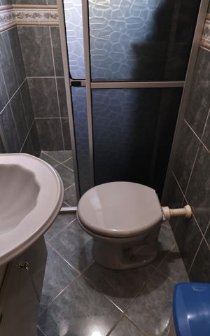 Casa à venda com 230m², 4 quartos e 2 vagasBanheiro de serviço
