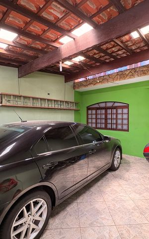 Casa à venda com 230m², 4 quartos e 2 vagasGaragem