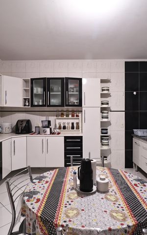 Casa à venda com 230m², 4 quartos e 2 vagasCozinha 