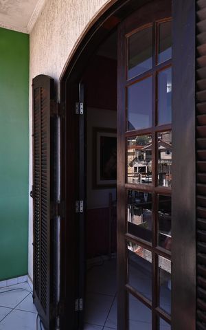 Casa à venda com 230m², 4 quartos e 2 vagasSacada da suíte 2