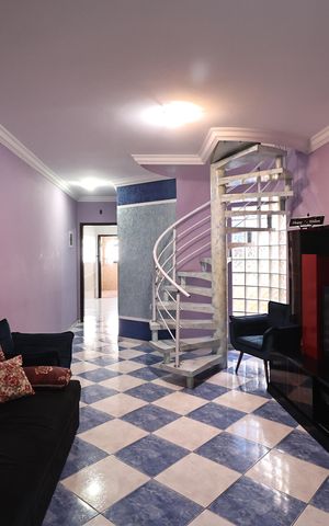 Casa à venda com 230m², 4 quartos e 2 vagasSala