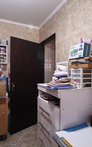 Casa à venda com 230m², 4 quartos e 2 vagasQuarto/ escritório 