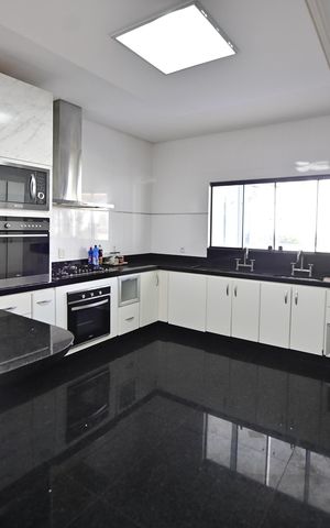 Casa de condomínio para alugar com 400m², 3 quartos e 4 vagas