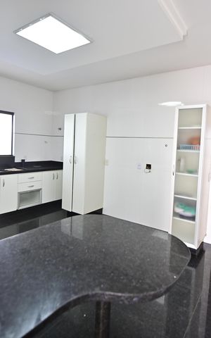 Casa de condomínio para alugar com 400m², 3 quartos e 4 vagas