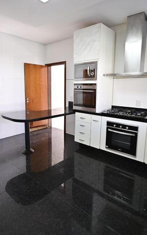 Casa de condomínio para alugar com 400m², 3 quartos e 4 vagas