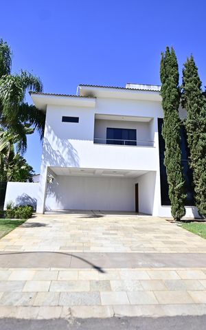 Casa de condomínio para alugar com 400m², 3 quartos e 4 vagas