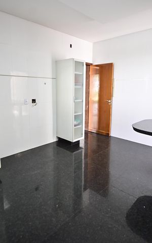 Casa de condomínio para alugar com 400m², 3 quartos e 4 vagas