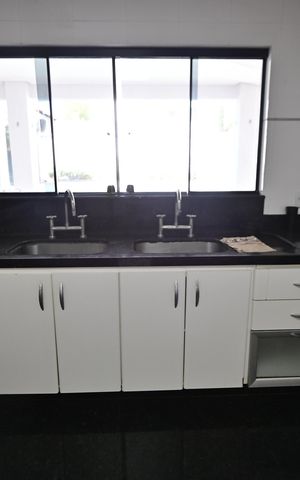 Casa de condomínio para alugar com 400m², 3 quartos e 4 vagas