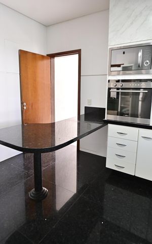 Casa de condomínio para alugar com 400m², 3 quartos e 4 vagas