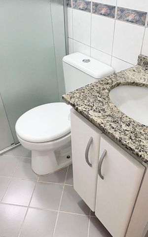 Apartamento para alugar com 64m², 2 quartos e 2 vagas Apartamento para alugar com 64m², 2 quartos e 2 vagasDetalhe do banheiro