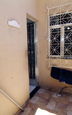 Casa à venda com 100m², 3 quartos e sem vagaÁrea de Serviço