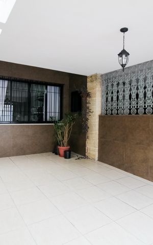 Casa à venda com 120m², 4 quartos e 1 vaga Casa à venda com 120m², 4 quartos e 1 vagaGaragem