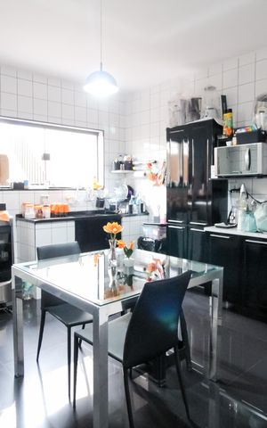 Casa à venda com 120m², 4 quartos e 1 vaga Casa à venda com 120m², 4 quartos e 1 vagaCozinha