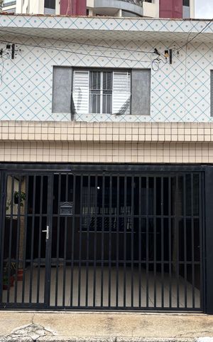 Casa à venda com 120m², 4 quartos e 1 vaga Casa à venda com 120m², 4 quartos e 1 vagaFachada