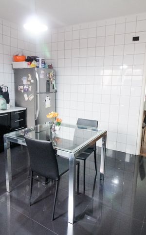 Casa à venda com 120m², 4 quartos e 1 vaga Casa à venda com 120m², 4 quartos e 1 vagaCozinha
