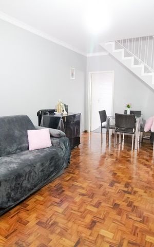 Casa à venda com 120m², 4 quartos e 1 vaga Casa à venda com 120m², 4 quartos e 1 vagaSala