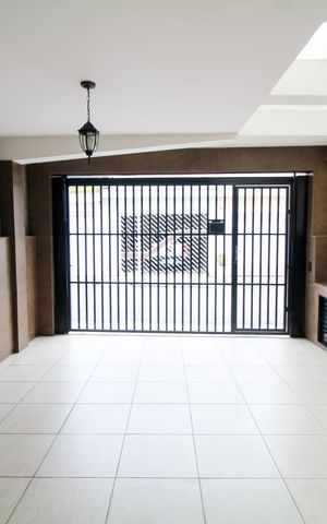 Casa à venda com 120m², 4 quartos e 1 vaga Casa à venda com 120m², 4 quartos e 1 vagaGaragem
